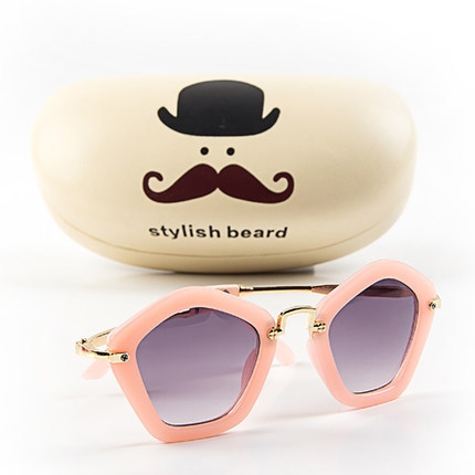 Слънчеви очила за деца - модели за момичета и момчета