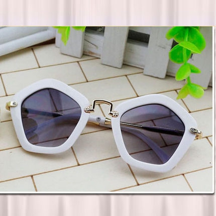 Слънчеви очила за деца - модели за момичета и момчета