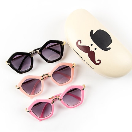 Слънчеви очила за деца - модели за момичета и момчета