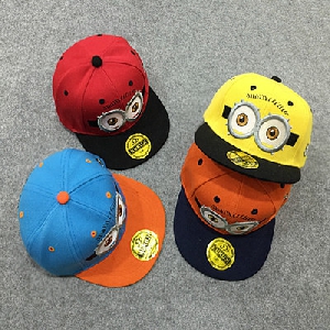 Детски летни шапки с козирка миньоните - 3 модела - жълти, червени, сини за деца до 8 години