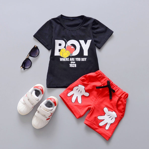 Детски комплекти с карикатура за момчета в бял и червен цвят.