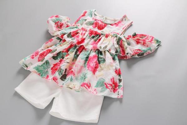 Бебешки комплект от шифонена блуза с къс ръкав и памучен къс панталон