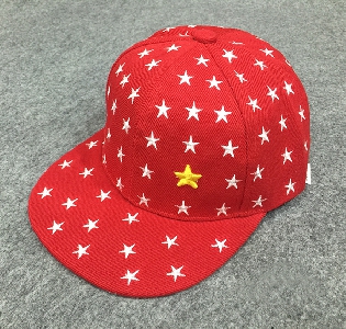 Детска летна шапка с козирка за момчета и момичета със звездички - червена, синя, черна