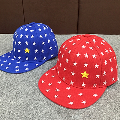 Детска летна шапка с козирка за момчета и момичета със звездички - червена, синя, черна