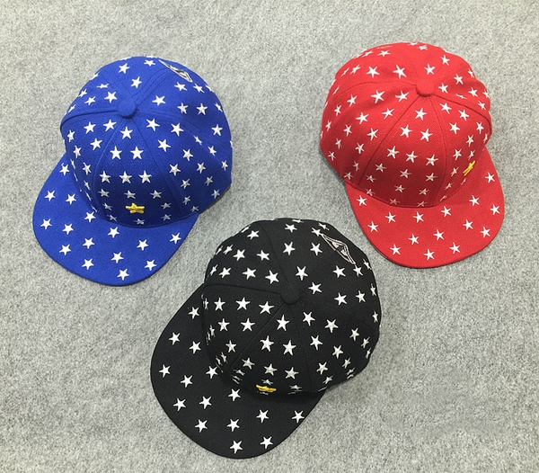 Детска летна шапка с козирка за момчета и момичета със звездички - червена, синя, черна