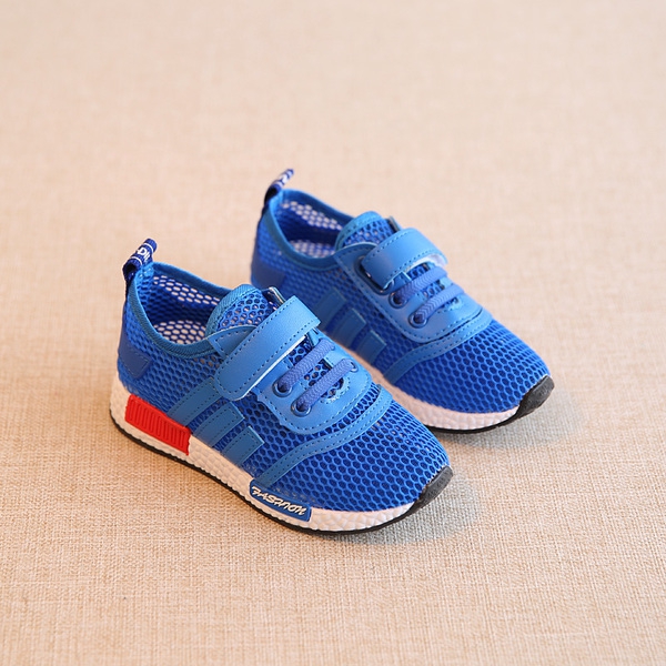 Детски пролетни обувки за момчета-дишащи в бял, син и черен цвят.