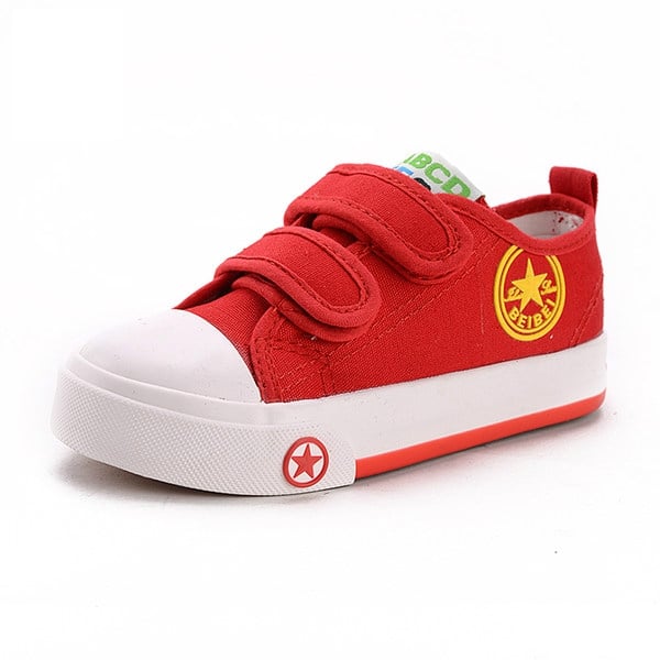 Παιδικά παπούτσια για αγόρια σε σκούρο μπλε, λευκό, κόκκινο και μαύρο χρώμα.