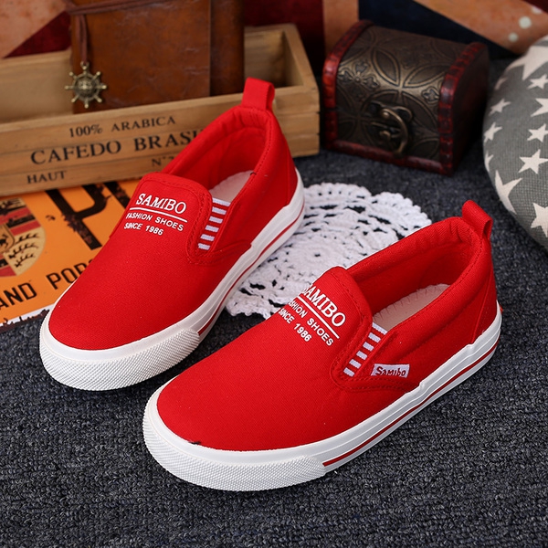 Пролетни детски кецове за момчета в четири цвята.