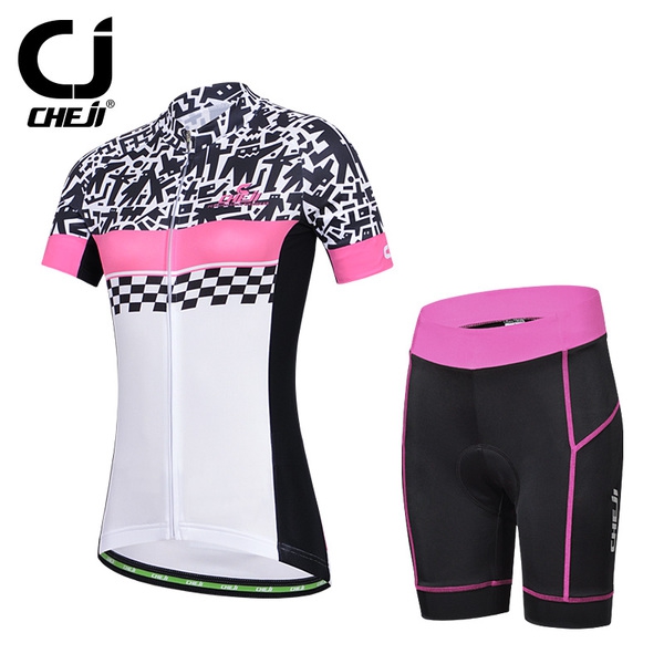 Γυναικεία αθλητικά σετ ποδηλασίας : μαύρα σορτς και έγχρωμο μπουφάν 