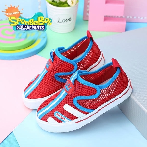 Παιδικά παπούτσια για αγόρια σε τρία χρώματα.