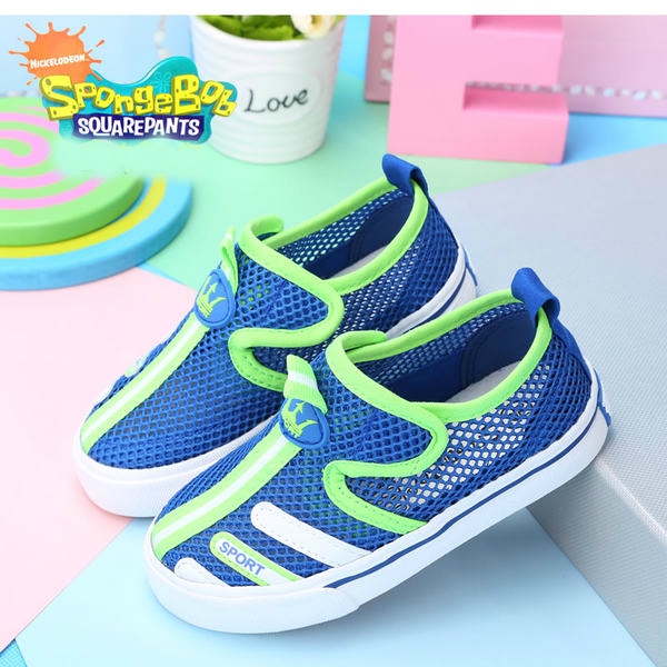 Παιδικά παπούτσια για αγόρια σε τρία χρώματα.