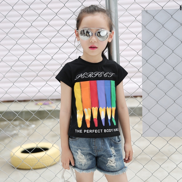 Детски тениски за момичета в бял и черен цвят с интересен принт.