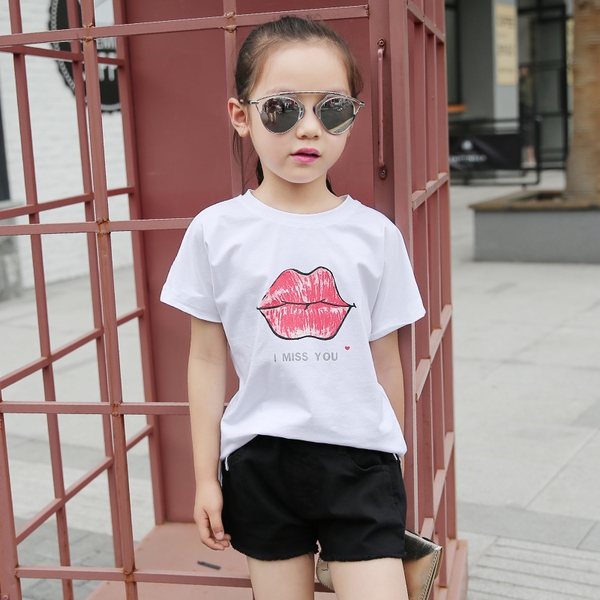 Детска тениска за момичета с принт целувка.