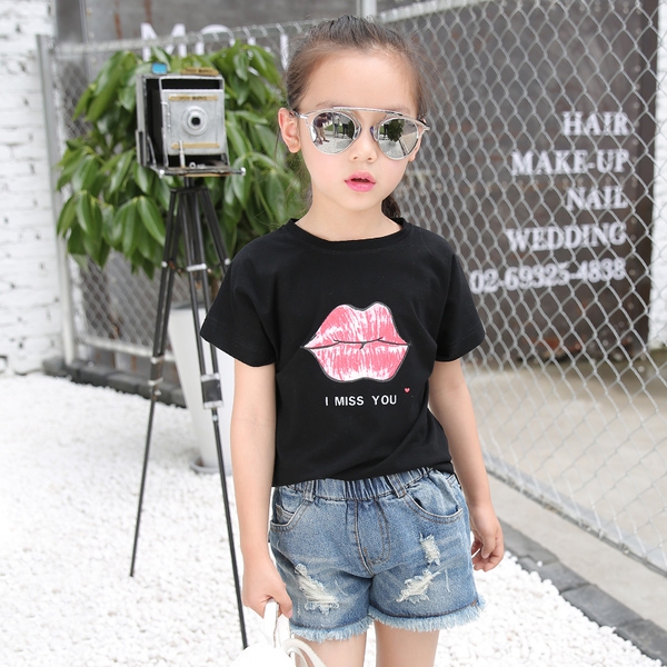 Детска тениска за момичета с принт целувка.