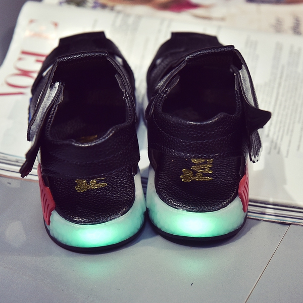 Παιδικά σανδάλια για τα κορίτσια και τα αγόρια