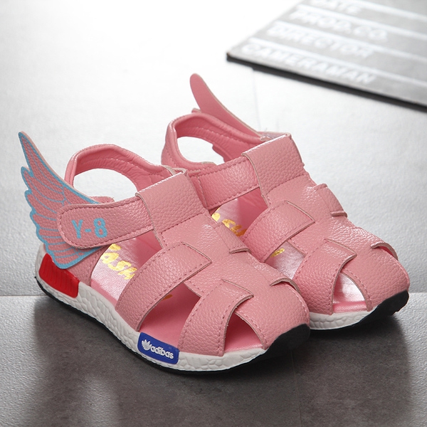 Παιδικά σανδάλια για τα κορίτσια και τα αγόρια