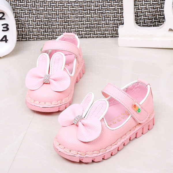 Παιδικά σανδάλια για τα κορίτσια: κόκκινο, λευκό, ροζ