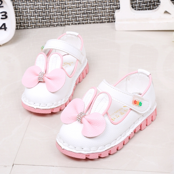 Παιδικά σανδάλια για τα κορίτσια: κόκκινο, λευκό, ροζ