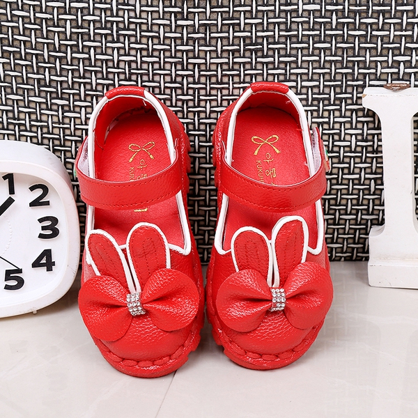 Παιδικά σανδάλια για τα κορίτσια: κόκκινο, λευκό, ροζ