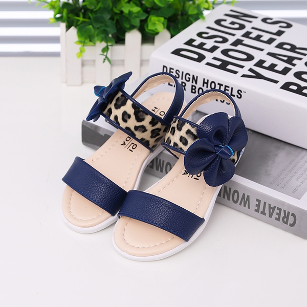 Παιδικά σανδάλια για τα κορίτσια σε τρία χρώματα-ροζ, φούξια και σκούρο μπλε.