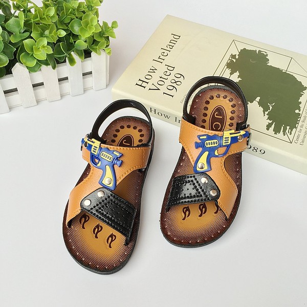 Два модела детски сандали за момчета от изкуствена кожа.