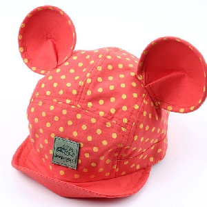 Детски шапки за момчета и момичета с ушички тип Мики Маус - син,кафяв,розов,червен и жълт цвят