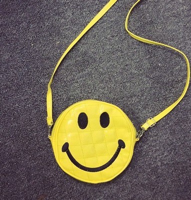 Дамска мини чанта " Емотикона Усмивка " - с мека повърхнсот от изкуствна кожа за през рамо Smile