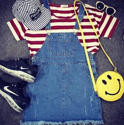 Дамска мини чанта " Емотикона Усмивка " - с мека повърхнсот от изкуствна кожа за през рамо Smile