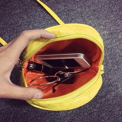 Дамска мини чанта " Емотикона Усмивка " - с мека повърхнсот от изкуствна кожа за през рамо Smile