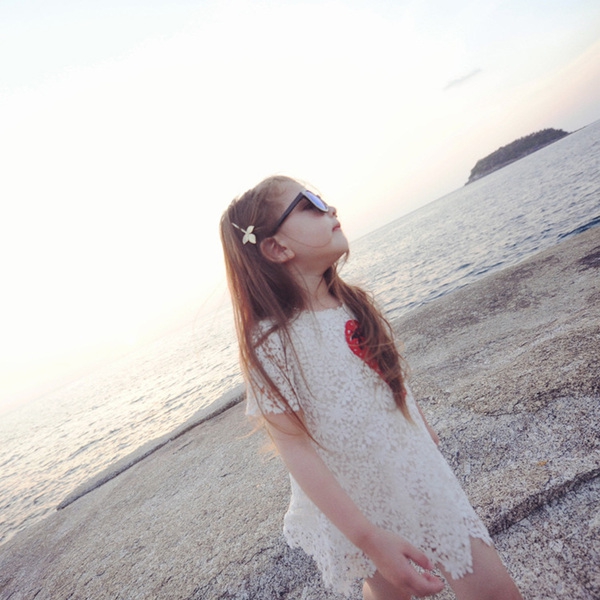 Ροζ φόρεμα για κορίτσια κατάλληλο για το καλοκαίρι - ένα μοντέλο