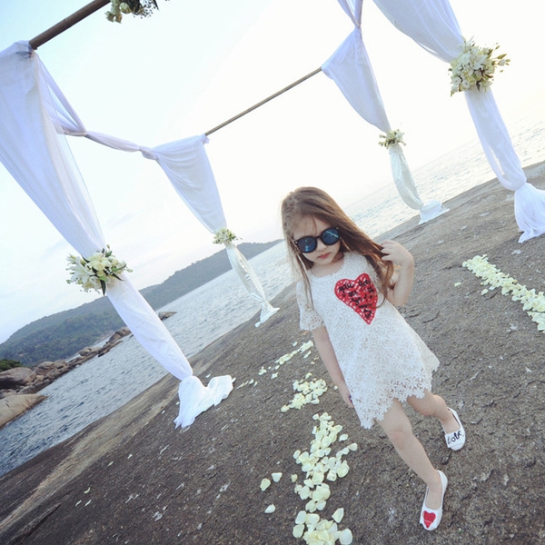 Ροζ φόρεμα για κορίτσια κατάλληλο για το καλοκαίρι - ένα μοντέλο