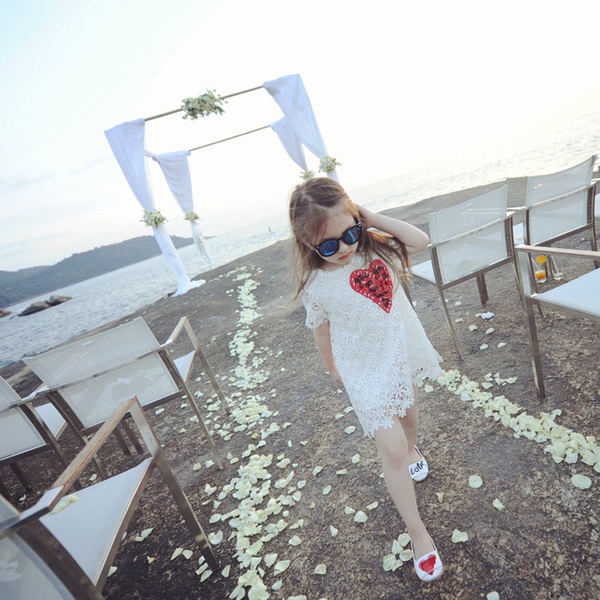 Ροζ φόρεμα για κορίτσια κατάλληλο για το καλοκαίρι - ένα μοντέλο