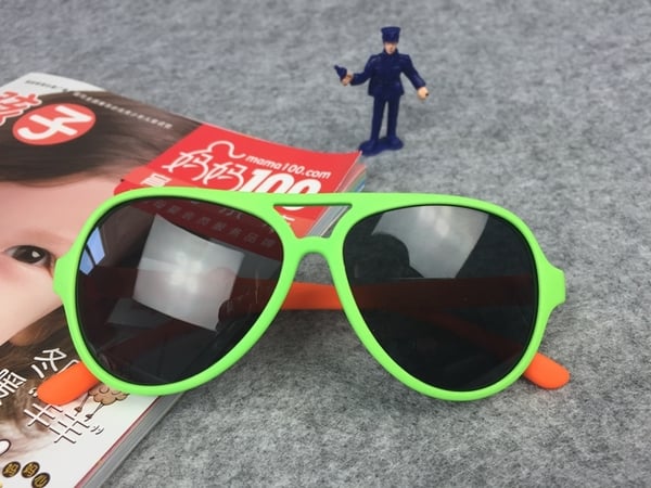 Детски слънчеви сгъваеми очила с огледални стъкла и цветове на рамките: жълти, розови, сини, зелени