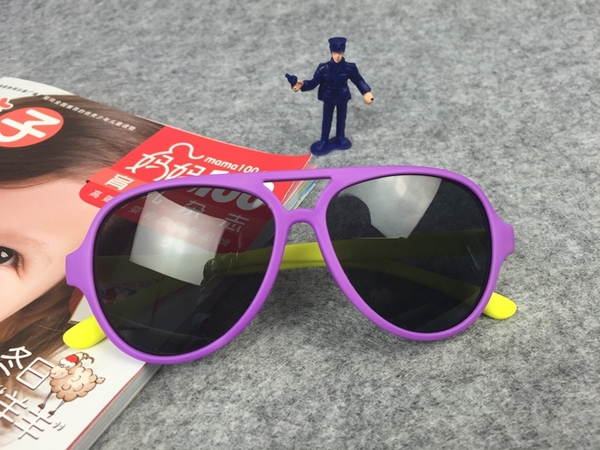 Детски слънчеви сгъваеми очила с огледални стъкла и цветове на рамките: жълти, розови, сини, зелени