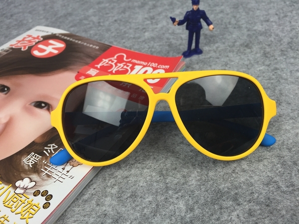 Детски слънчеви сгъваеми очила с огледални стъкла и цветове на рамките: жълти, розови, сини, зелени