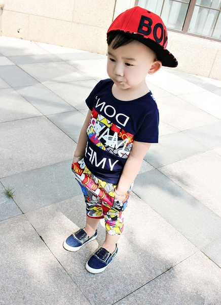 Детски  цветен комплект с къс ръкав и къси панталонки