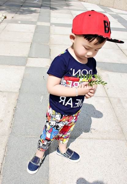 Детски  цветен комплект с къс ръкав и къси панталонки