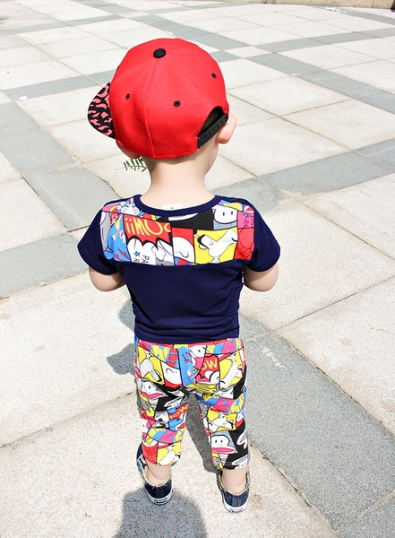 Детски  цветен комплект с къс ръкав и къси панталонки