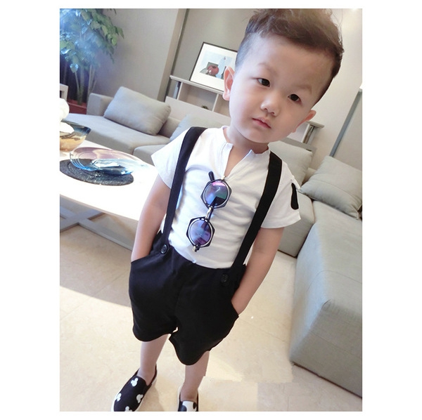 Παιδικό σετ σορτς με τιράντες και μπλούζα