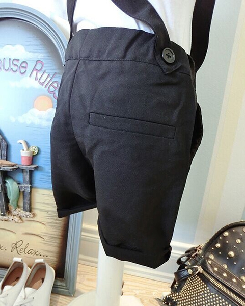 Παιδικό σετ σορτς με τιράντες και μπλούζα