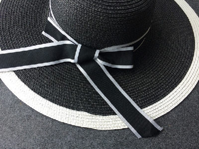 Детски плажни шапки с панделка за момичета - черни и бели