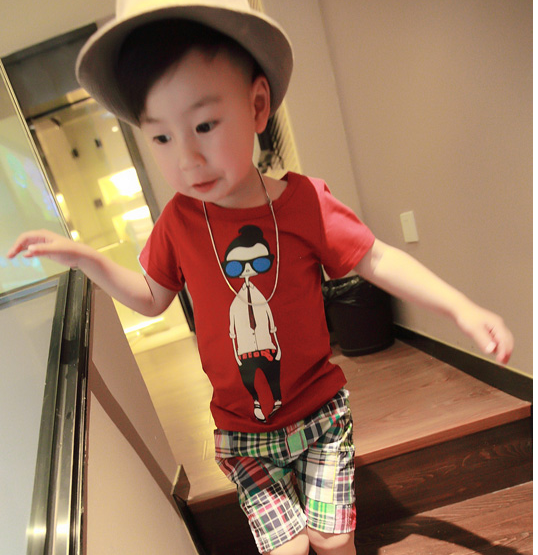 Детски комплект от кариран панталон и червена блуза