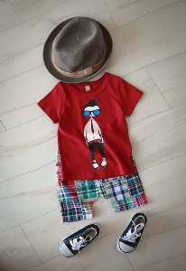 Детски комплект от кариран панталон и червена блуза