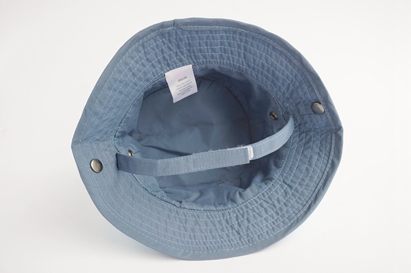 Детска шапка в син цвят за момчета с октопод подходяща за плаж и море