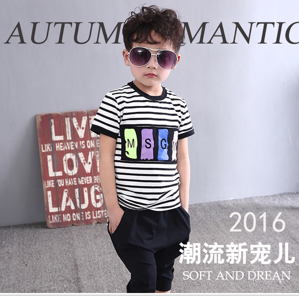 Детски летен комплект за момчета един модел.