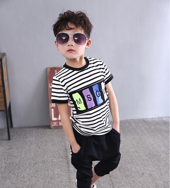 Детски летен комплект за момчета един модел.