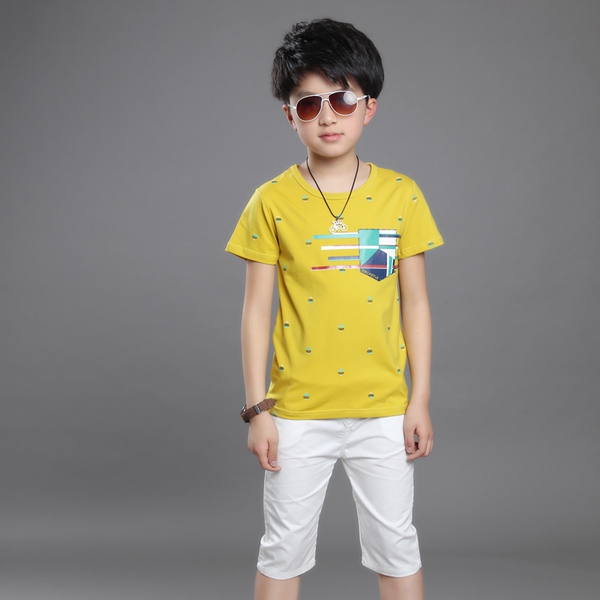 Детски комплект за момчета два модела в жълта и тъмно синя тениска.