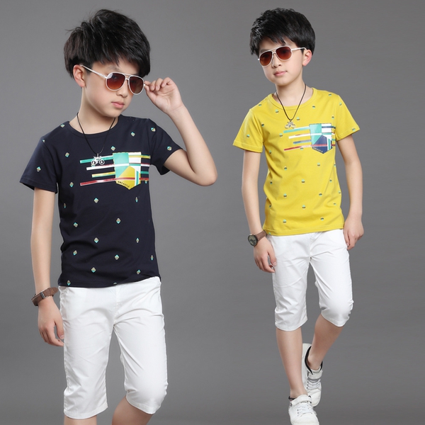 Παιδικό σετ για δύο μοντέλα σε κίτρινο και σκούρο μπλε T-shirt.