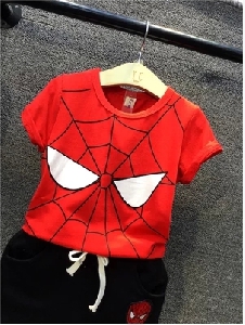 Spider-Man детски комплект за момчета червена тениска и черни панталони.