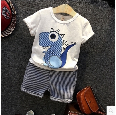 Детски комплект за момчета с анимация динозавър на тениската.